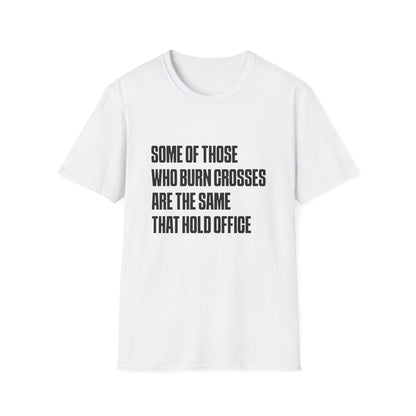 T-shirt « Certains de ceux qui brûlent des croix sont les mêmes que ceux qui occupent des fonctions officielles »